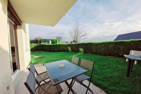 Family T2 with pool and garden in Touques